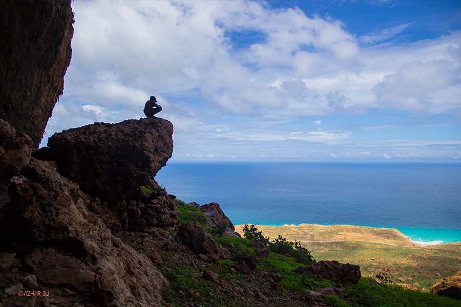 Hoq Cave View